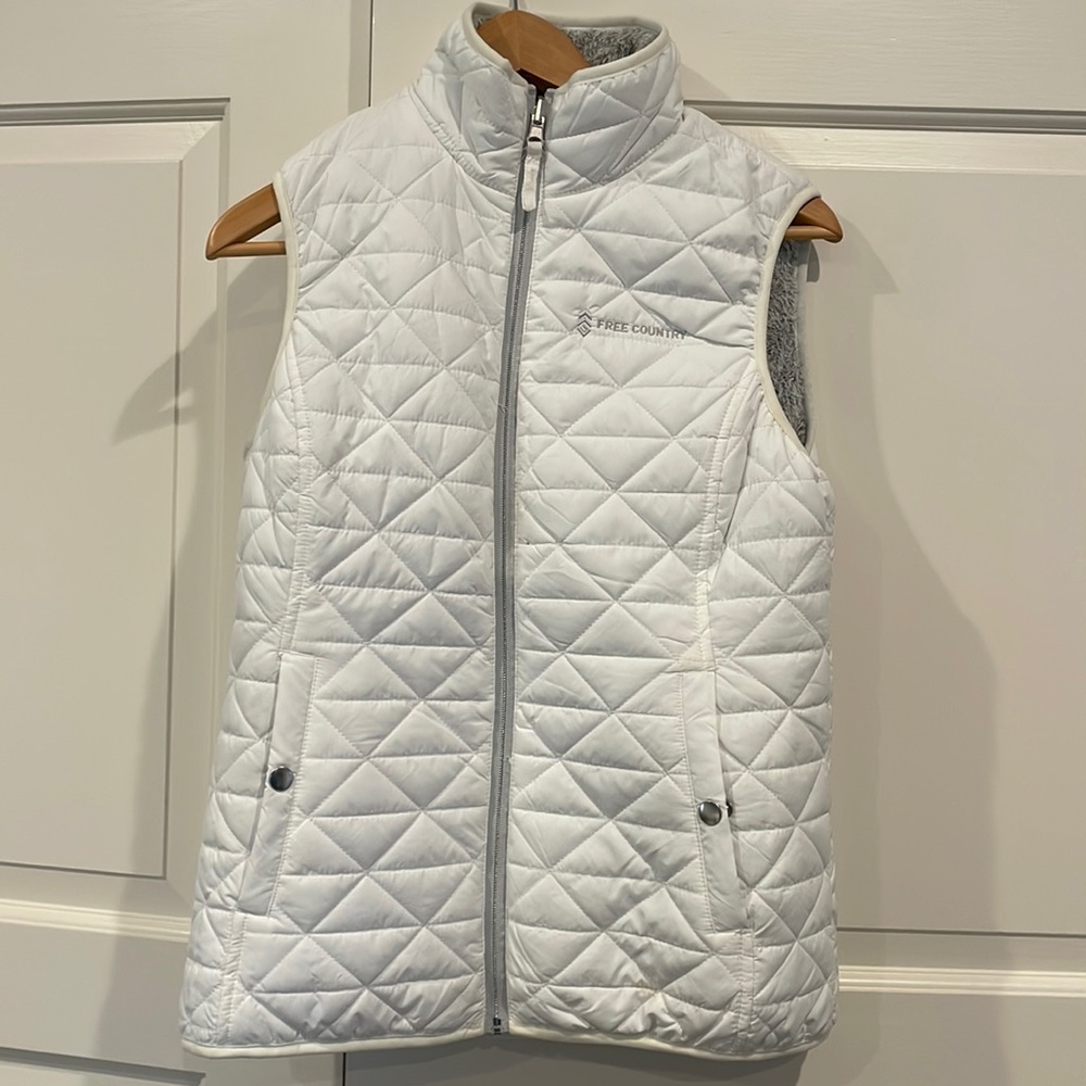 Women’s reversible insulated vest